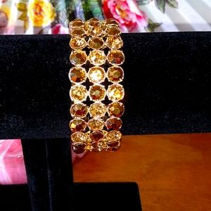 Gold rhinestone bracelet 🌺